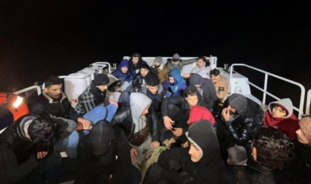 Yunanistan'ın ölüme ittiği 57 düzensiz göçmen kurtarıldı