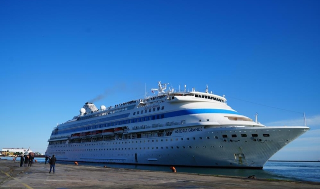 Yüzlerce Rus turisti taşıyan kruvaziyer gemi Rusya’dan Samsun’a geldi