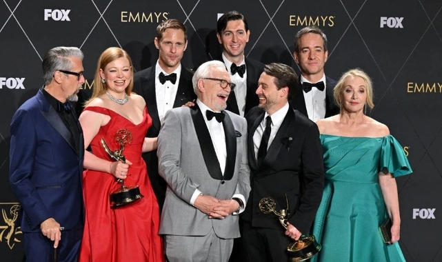 75. Emmy Ödülleri'nde kırmızı halı şıklığı