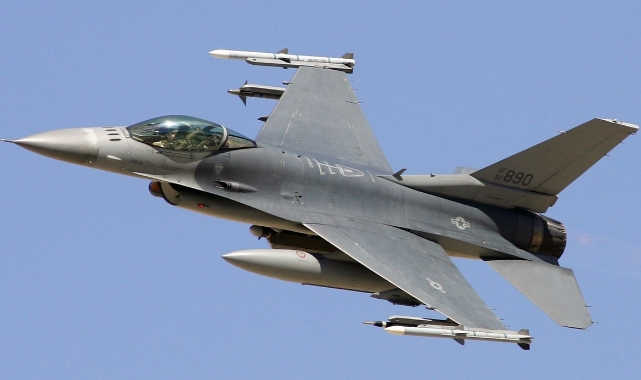 ABD'nin Güney Kore'deki F-16'sı denize düştü!