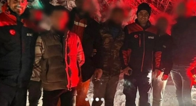 AFAD, dağda mahsur kalan 4 genci kurtardı