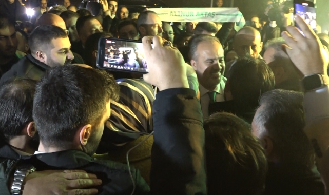 Başkan Aktaş, Bursa'da meşalelerle karşılandı