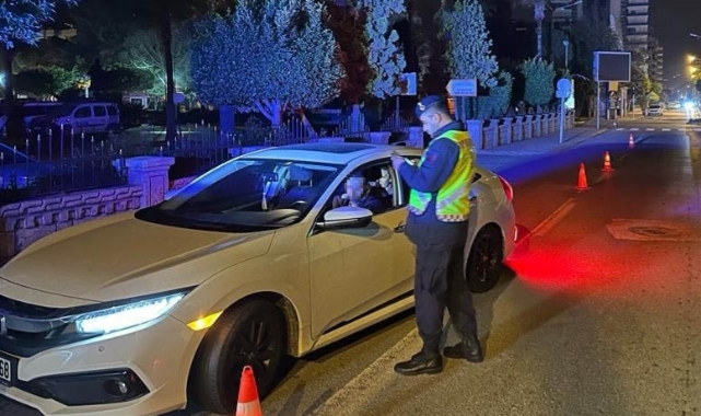 Alanya'da jandarma sürücülere ceza yağdırdı