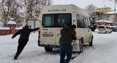 Ardahan’da kar esareti! Araçlar mahsur kaldı