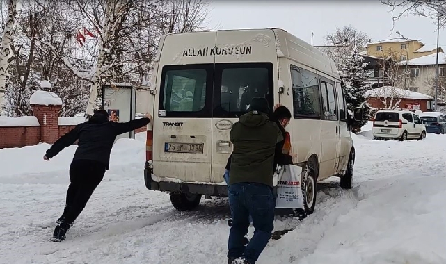 Ardahan’da kar esareti! Araçlar mahsur kaldı