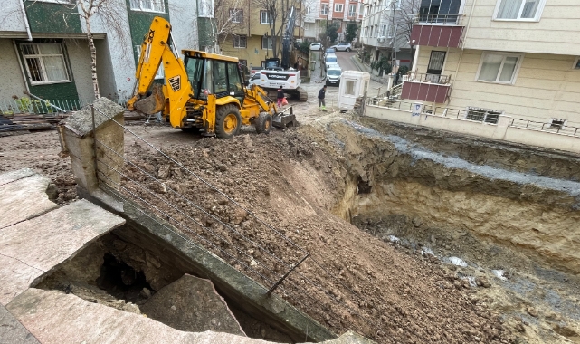 Avcılar'da panik anları! İstinat duvarı çöktü
