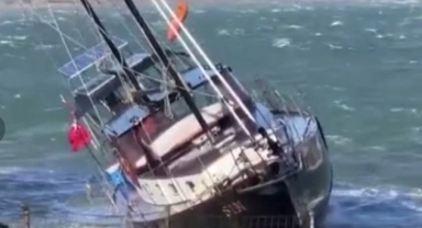 Ayvalık'ta fırtına hayatı felç etti!