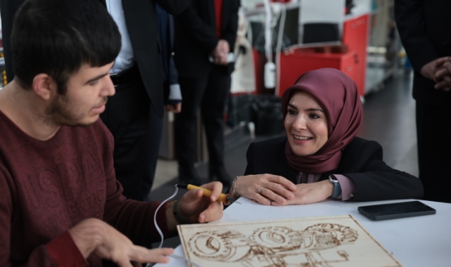 Bakan Göktaş engellileri ziyaret etti