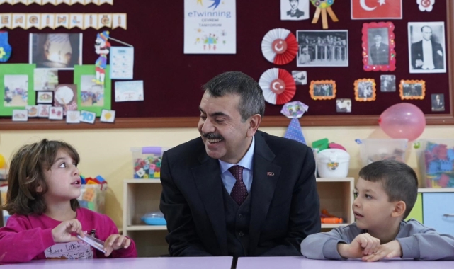 Bakan Tekin miniklerle bir araya geldi