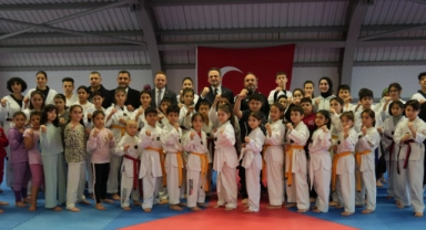 Bakan Yardımcısı Eminoğlu gençlerle bir araya geldi
