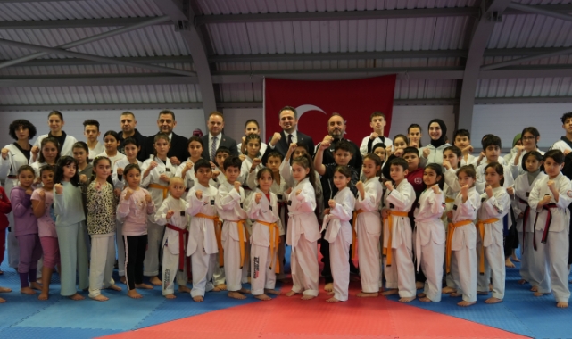 Bakan Yardımcısı Eminoğlu gençlerle bir araya geldi