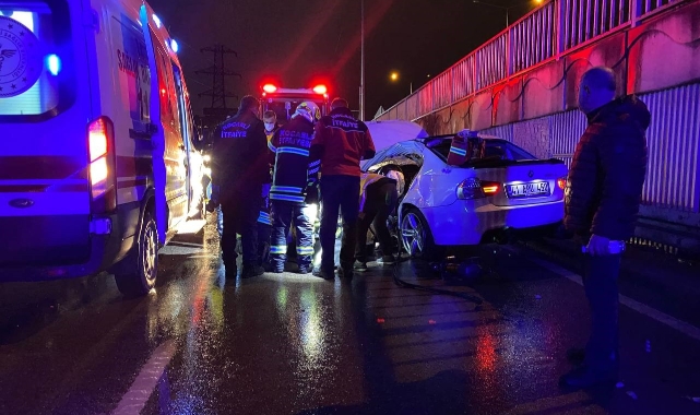 Bariyere çarpan otomobil hurdaya döndü!