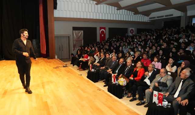 “Bir Türkü Tiyatrosu” Keçiören’de sahnelendi