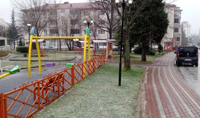 Bozüyük’te beklenen kar yağışı başladı