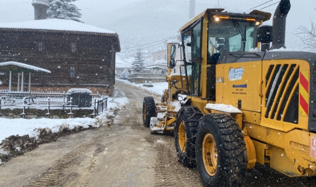 Bursa'da 56 mahallede kar mesaisi