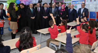 Bursa'da 795 bin öğrenci karne sevinci yaşadı