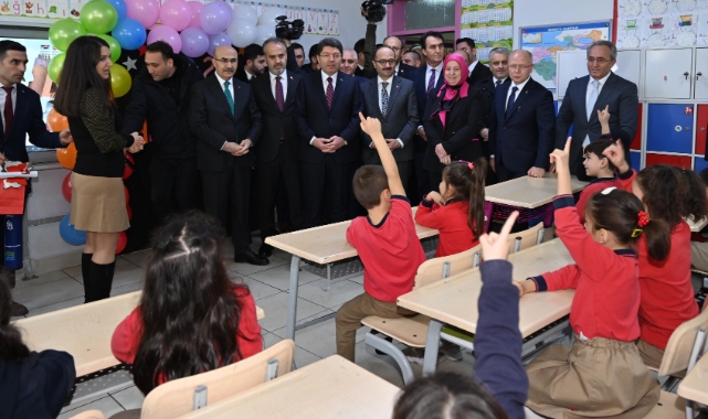 Bursa'da 795 bin öğrenci karne sevinci yaşadı