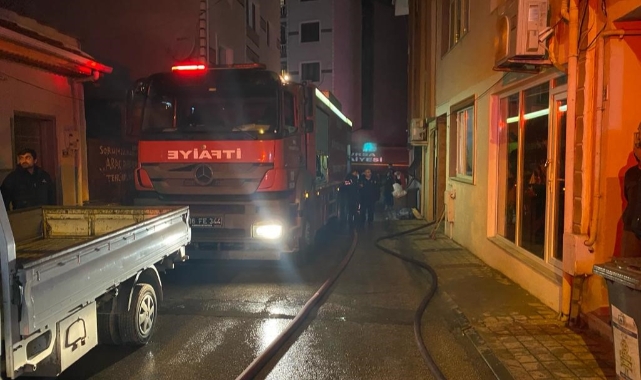 Bursa’da apartmanın çatısı alev alev yandı