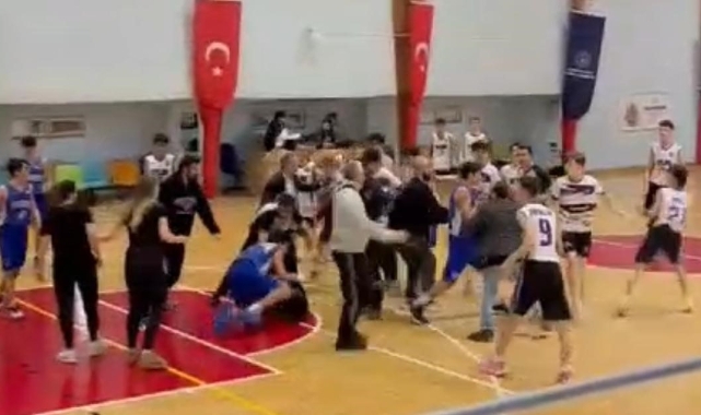 Bursa'da basketbol sahası boks ringine döndü!