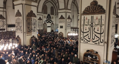 Bursa'da binlerce kişi Ulucami'de şehitler için dua etti