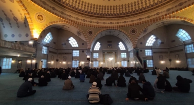 Bursa'da camilerde şehitler için dua edildi