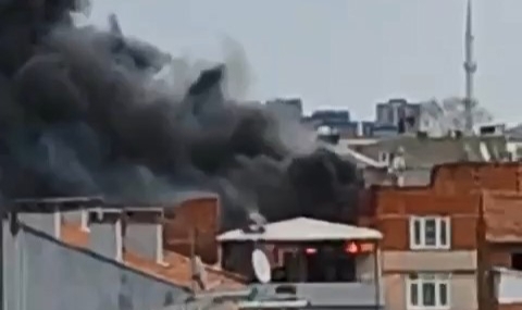 Bursa'da çatı yangını mahalleliyi ayağa kaldırdı