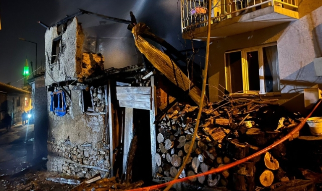 Bursa’da gecenin karanlığını alevler aydınlattı