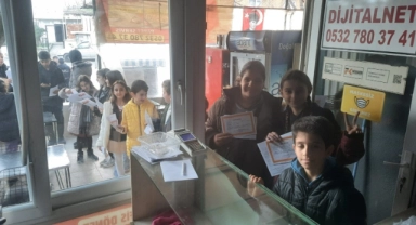 Bursa'da karne getiren miniklere döner ikram edildi
