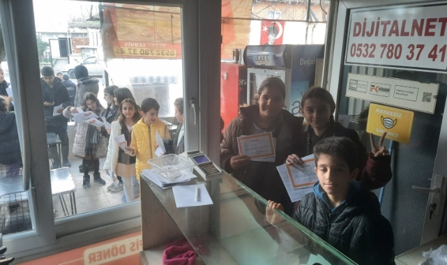 Bursa'da karne getiren miniklere döner ikram edildi