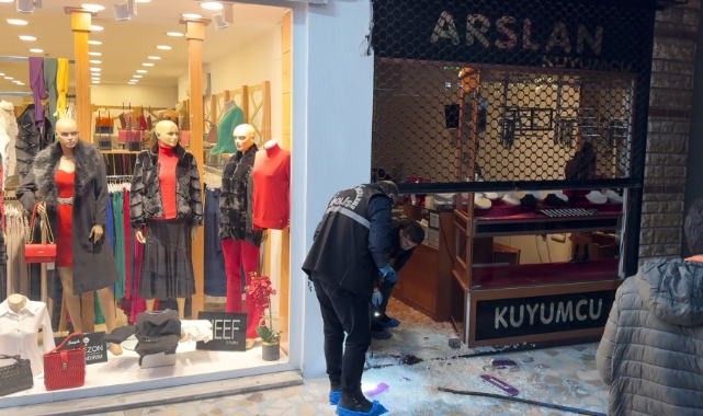 Bursa'da kuyumcu soygunu! Altınları çalıp kaçtılar