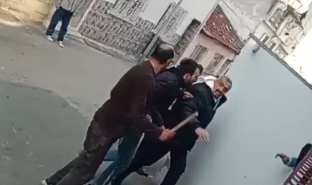 Bursa'da öldüresiye dayak! Sopalarla dövdüler
