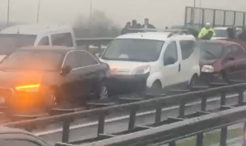Bursa’da zincirleme kaza: Çok sayıda araç birbirine girdi!