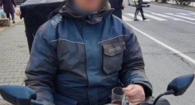 Çay içerek motosiklet kullanan sürücüye ceza