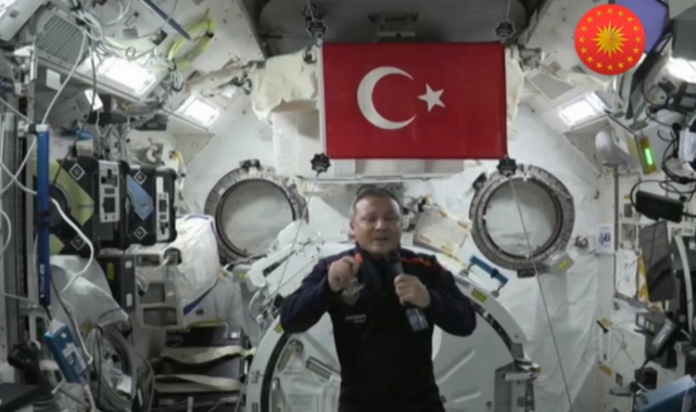 Cumhurbaşkanı Erdoğan ilk Türk astronot Alper Gezeravcı ile görüştü