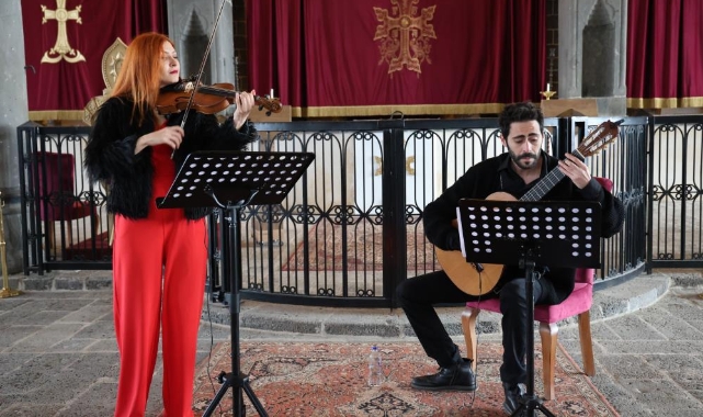 Diyarbakır’da asırlık kilisede klasik müzik konseri