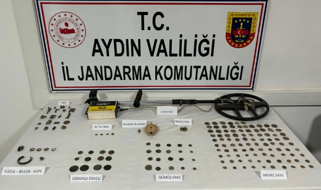 Elindeki tarihi eserleri 40 bin dolara satmak isterken suçüstü yakalandı
