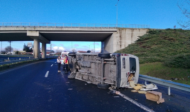 Feci kaza! Bariyerlere çarparak devrildi