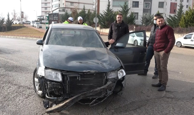 Feci kaza! Otomobil ile motosiklet çarpıştı