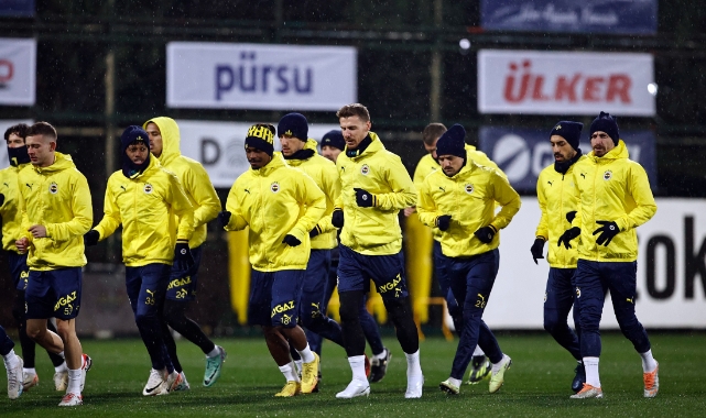 Fenerbahçe hazırlıklarını tamamlayarak kampa girdi