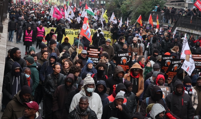 Fransa’da 43 kentte göç yasası protesto edildi