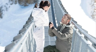Gossip Girl dizisinin yıldızı Ed Westwick'ten sevgilisine evlilik teklifi