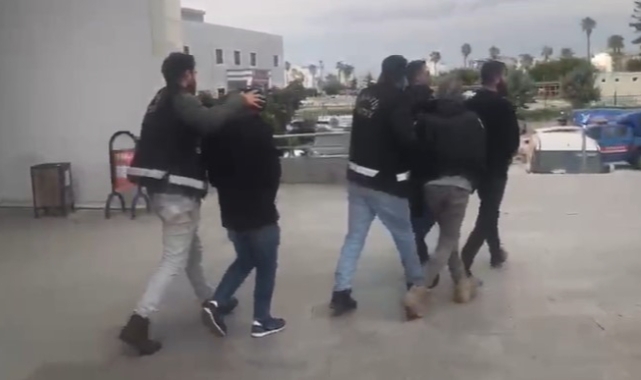 Hasarlı binadan hırsızlık yapan 3 şahıs tutuklandı
