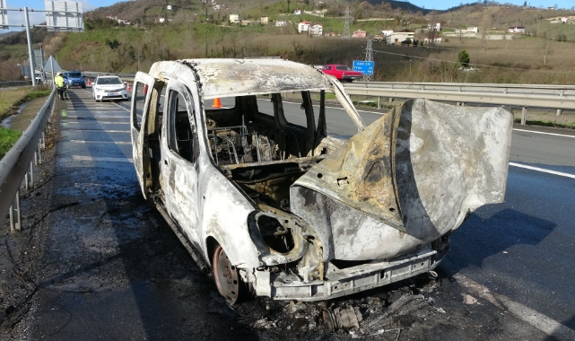 Hastane yolunda dehşeti yaşadılar: Araç 10 dakikada küle döndü