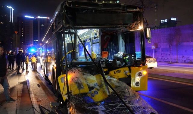İETT otobüsü park halindeki kamyona çarptı! Çok sayıda yaralı var