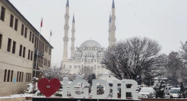 Iğdır'da kar yağışı başladı