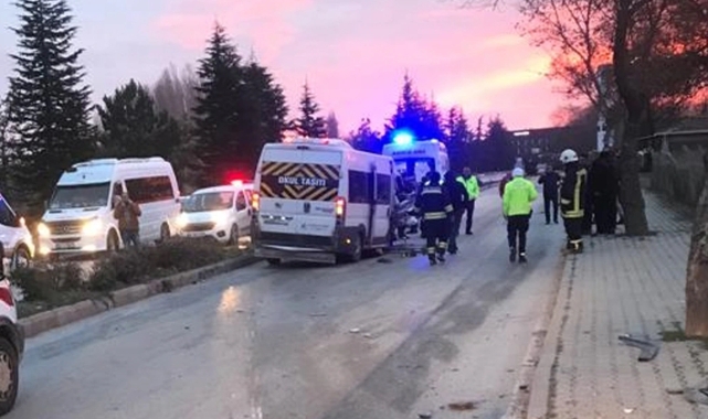 İşçi minibüsü ağaca çarptı! Çok sayıda yaralı var