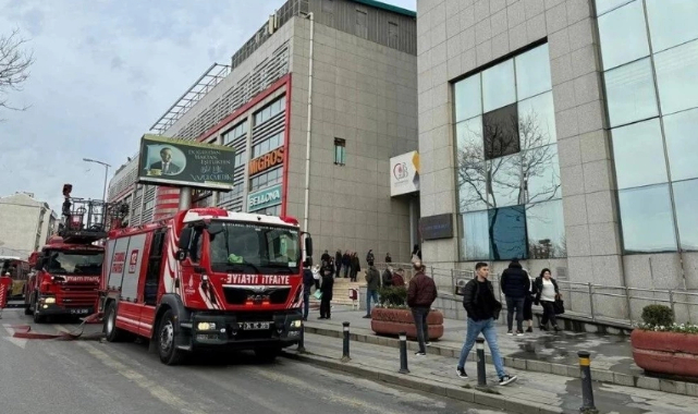 İstanbul Bayrampaşa Belediyesi binasında yangın çıktı!