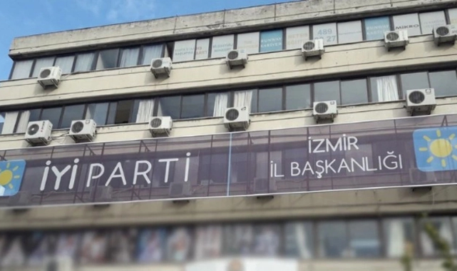 İYİ Parti İzmir'de istifa depremi!