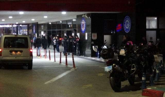 İzmir'de şüpheli araç kovalayan motosikletli polis ekibi kaza yaptı