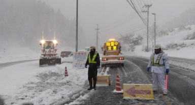 Japonya kara teslim! Araçlar mahsur kaldı